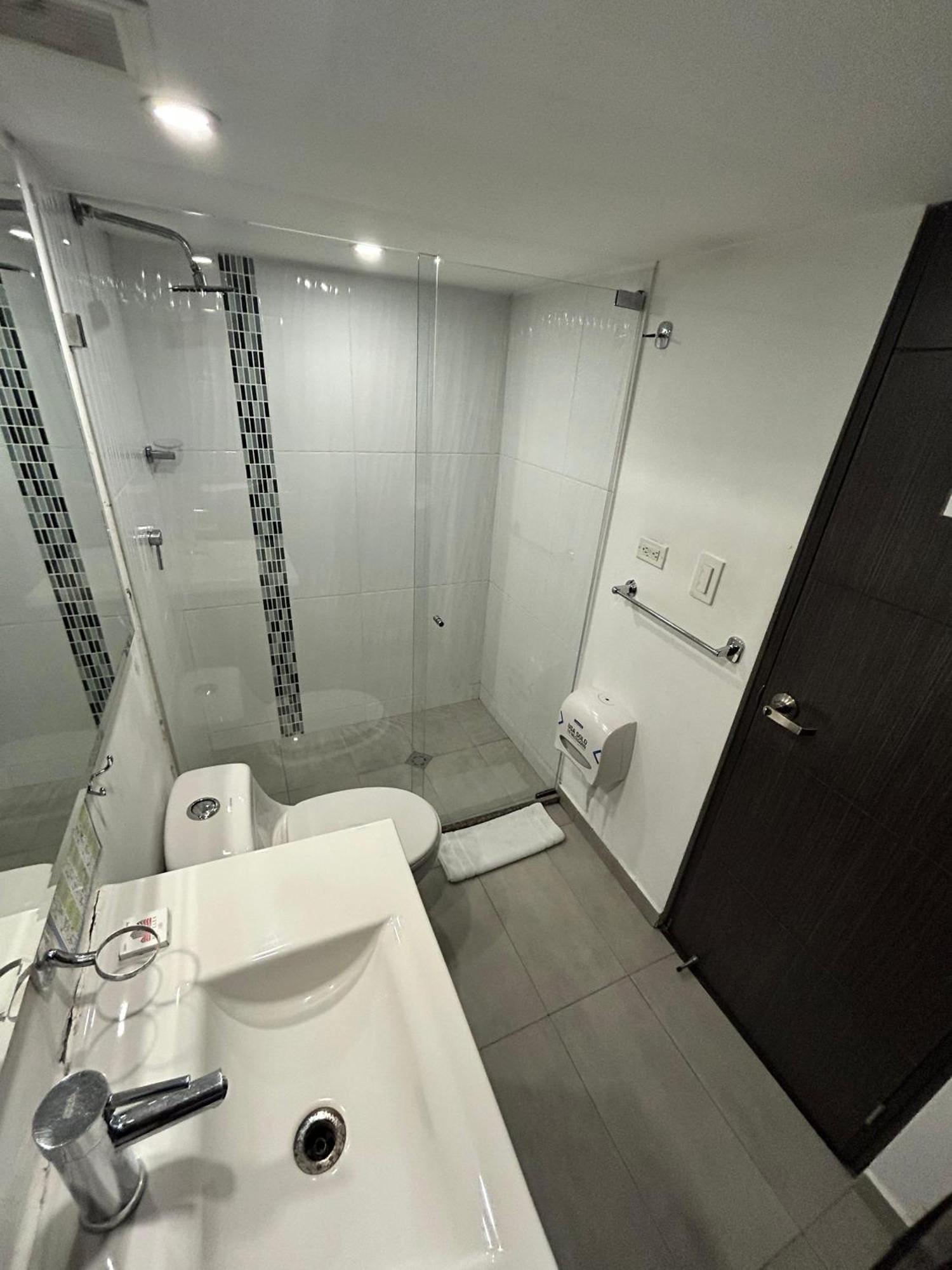 Aw Hotel Serenity Ferial بوغوتا المظهر الخارجي الصورة